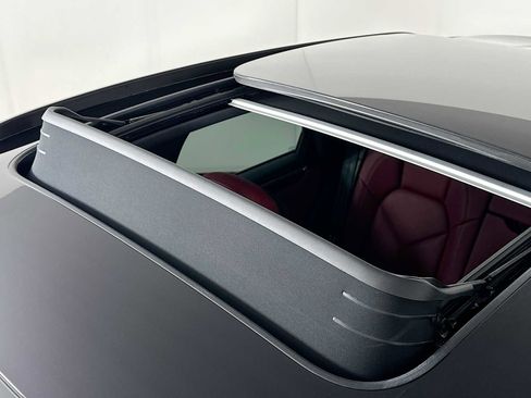 New 2026 Porsche Macan image 22