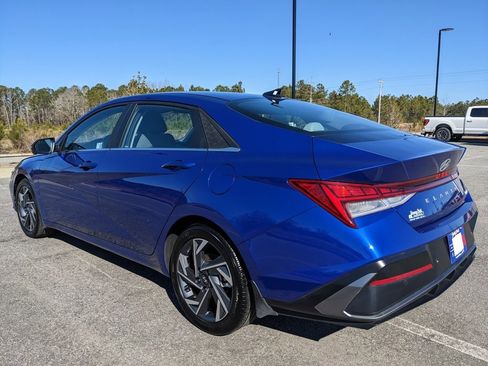 Used 2024 Hyundai Elantra Limited image 18