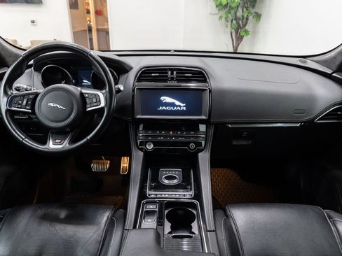 Used 2020 Jaguar F-PACE S AWD/4WD image 5