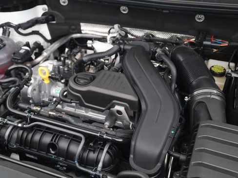 New 2026 Volkswagen Taos SE image 23