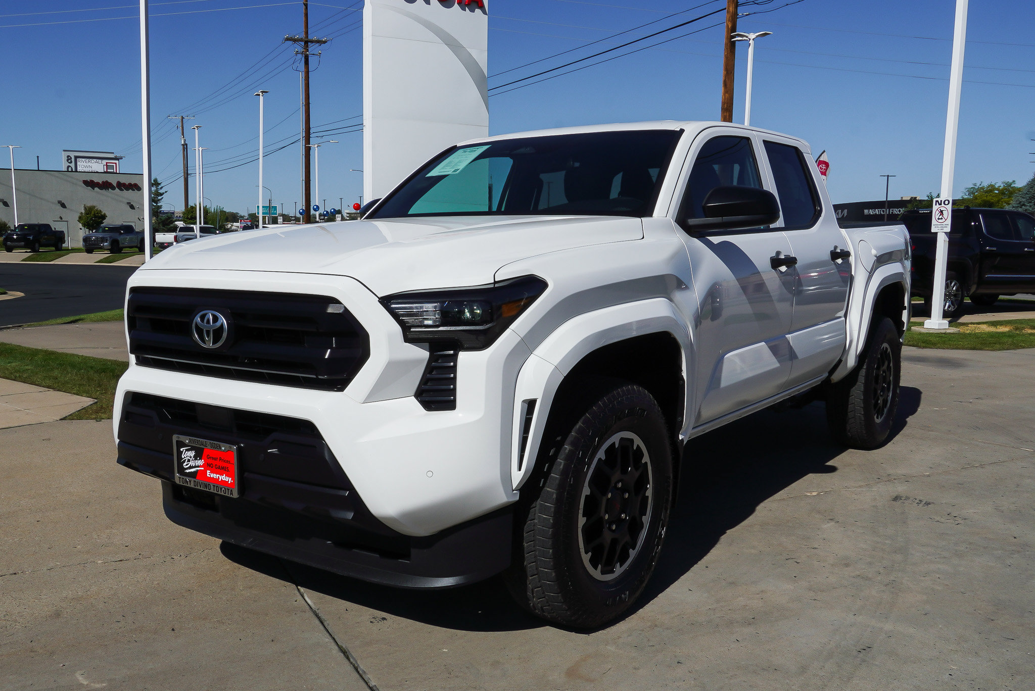 Certified 2024 Toyota Tacoma SR w/ SR Upgrade Package AWD/4WD image 4