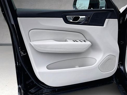 Certified 2023 Volvo XC60 B5 Ultimate w/ Climate Package image 19