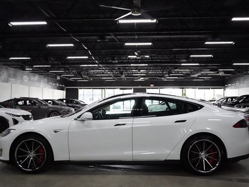 Used 2015 Tesla Model S 60 RWD image 2