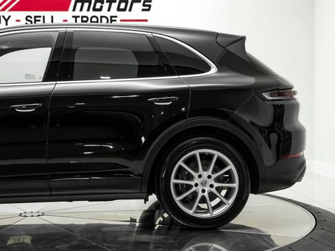Used 2024 Porsche Cayenne AWD/4WD image 19