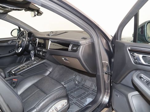 Used 2020 Porsche Macan image 50