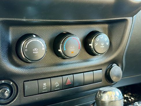 Used 2017 Jeep Wrangler Unlimited Sport w/ Quick Order Package 24S AWD/4WD image 11