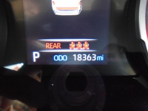 Used 2021 Toyota RAV4 XLE image 16
