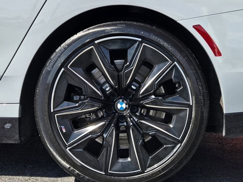 Used 2024 BMW 760i xDrive w/ Executive Package image 7