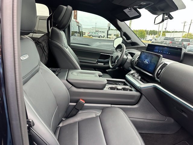 Used 2027 Ford Expedition Platinum w/ Stealth Performance Package AWD/4WD image 32