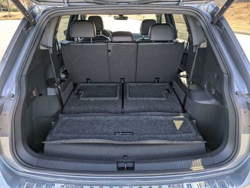 Used 2024 Volkswagen Tiguan SE R-Line image 12