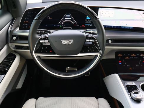 Used 2026 Cadillac Vistiq Luxury image 9