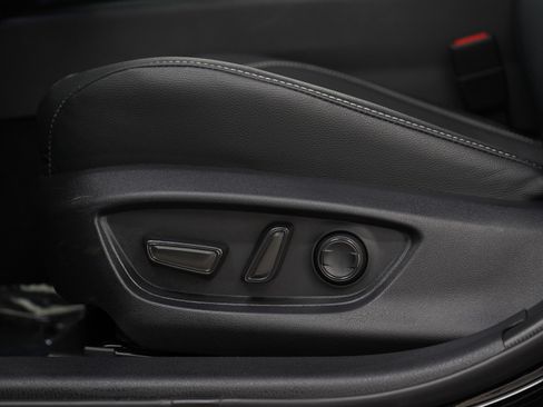 Used 2025 Toyota Camry SE image 20