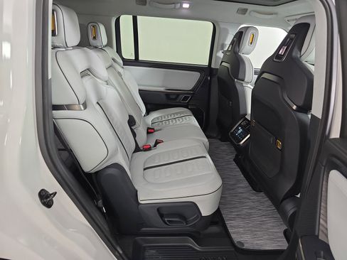 Used 2023 Rivian R1S Adventure image 22