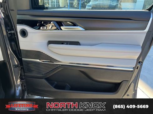 New 2026 Jeep Grand Wagoneer Summit w/ Rear Seat Video Group I AWD/4WD image 32
