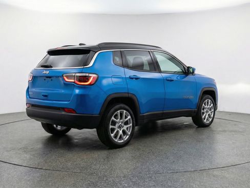 Used 2025 Jeep Compass Limited AWD/4WD image 9