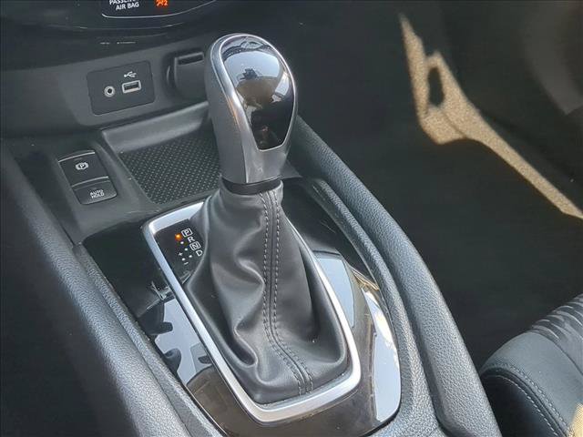 Used 2019 Nissan Rogue SV w/ Premium Package FWD image 12