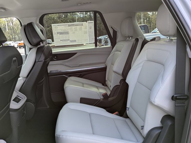 New 2026 Lincoln Navigator L Premier AWD/4WD image 14