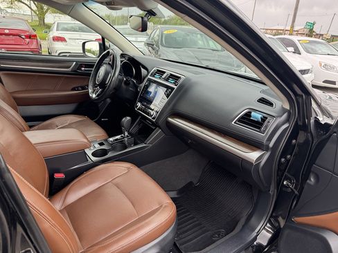 Used 2019 Subaru Outback 2.5i Touring w/ Popular Package #3A AWD/4WD image 11
