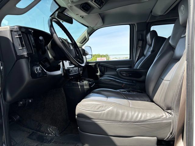 Used 2020 GMC Savana 2500 Extended w/ Enhanced Convenience Package RWD image 15