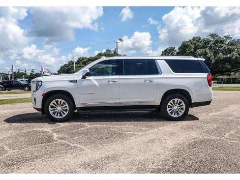 Used 2023 GMC Yukon XL SLT RWD image 2