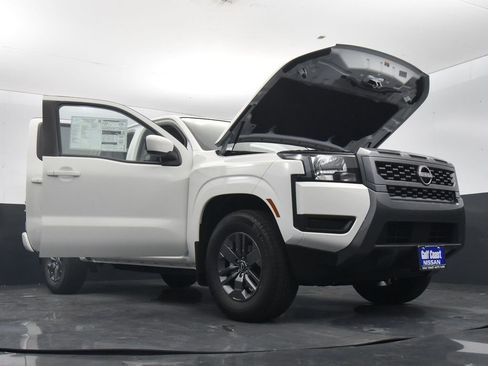 Certified 2025 Nissan Frontier SV image 38