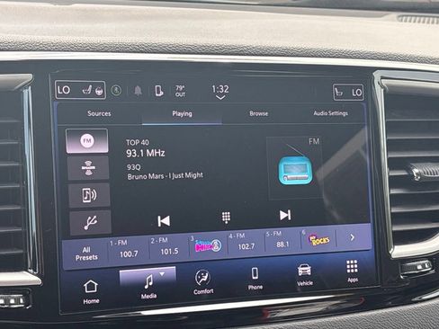Used 2024 Chrysler Pacifica Touring-L FWD image 28