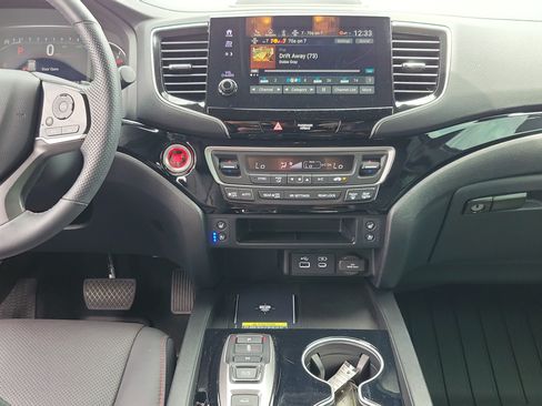 Used 2025 Honda Passport Black Edition image 22