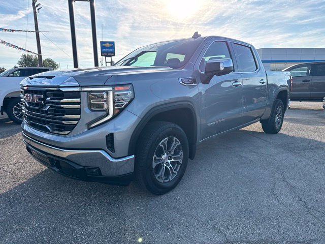 Used 2025 GMC Sierra 1500 SLT AWD/4WD image 2
