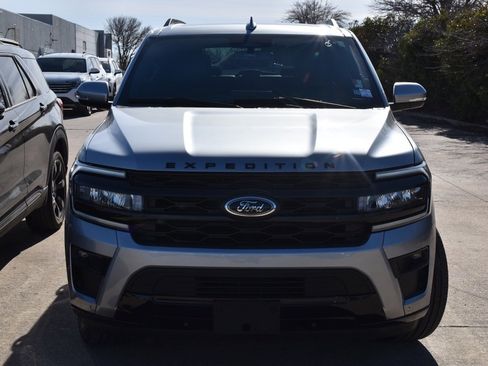 Certified 2024 Ford Expedition Limited image 3