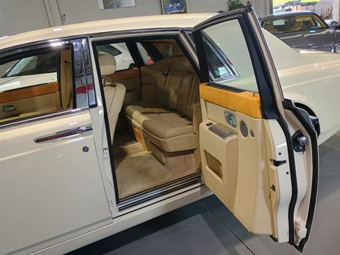 Used 2006 Rolls-Royce Phantom Sedan RWD image 26