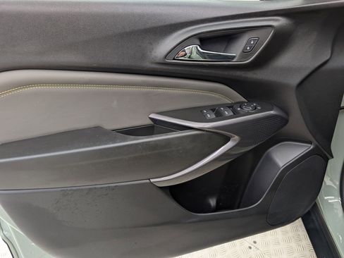 Used 2024 Chevrolet Trax ACTIV w/ Sunroof Package image 14