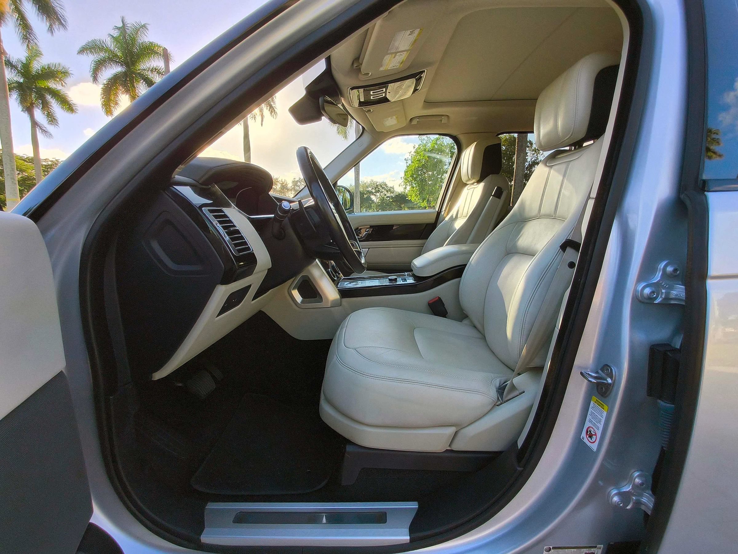 Used 2019 Land Rover Range Rover Supercharged AWD/4WD image 24