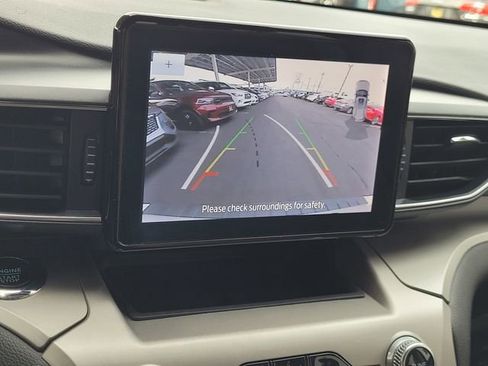 Used 2022 Ford Explorer XLT w/ Equipment Group 202A image 10