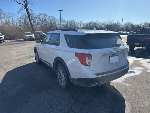 Used 2020 Ford Explorer XLT w/ Equipment Group 202A image 5