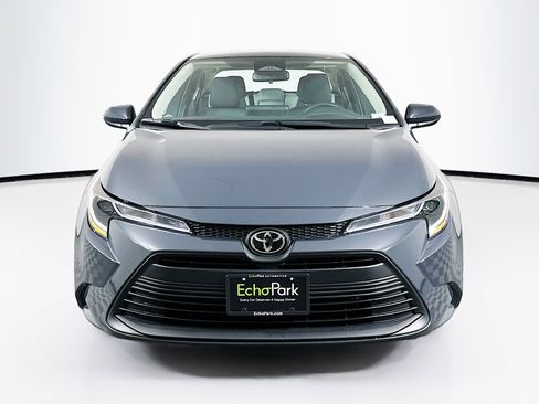 Used 2025 Toyota Corolla LE image 2