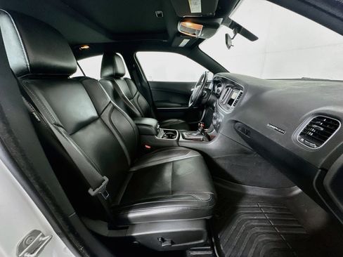 Used 2022 Dodge Charger SXT w/ Leather Interior Group RWD image 31