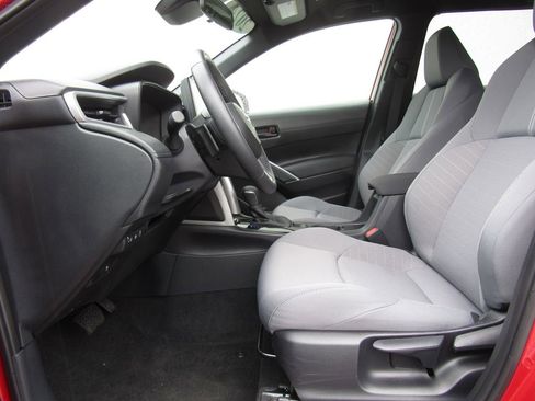 Used 2024 Toyota Corolla Cross SE image 10