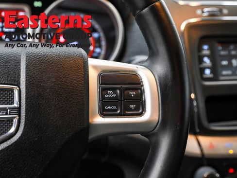 Used 2017 Dodge Journey SE w/ Flexible Seating Group image 16