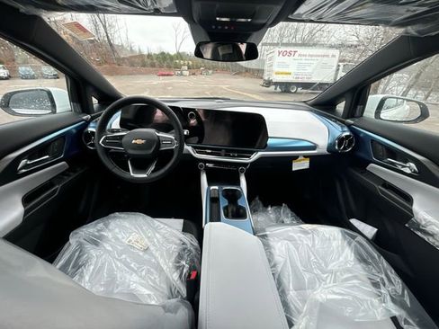 New 2026 Chevrolet Equinox EV LT AWD/4WD image 25