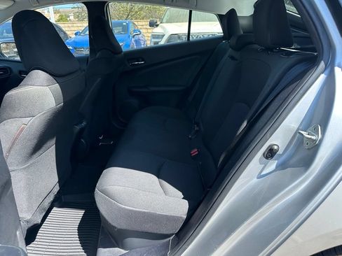 Used 2020 Toyota Prius L Eco w/ Carpet Mat Package FWD image 8