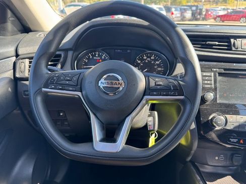 Used 2020 Nissan Rogue S image 12