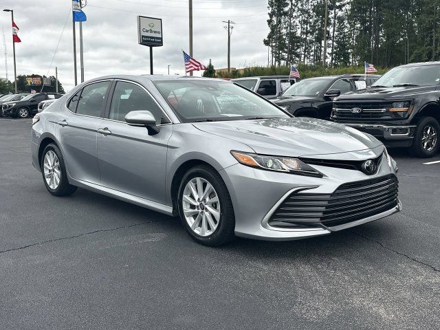 Used 2022 Toyota Camry LE w/ Convenience Package FWD image 2