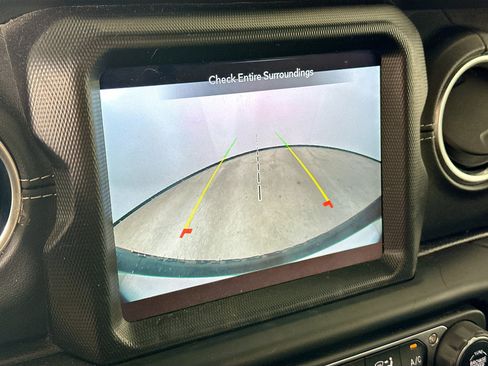 Used 2020 Jeep Wrangler Unlimited Sahara image 19