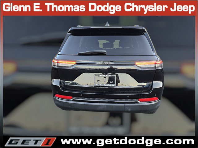 Used 2023 Jeep Grand Cherokee Altitude AWD/4WD image 8