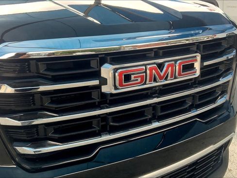 Used 2025 GMC Acadia Elevation image 31