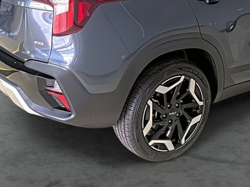 Used 2024 Kia Seltos SX w/ SX Sunroof Package image 12