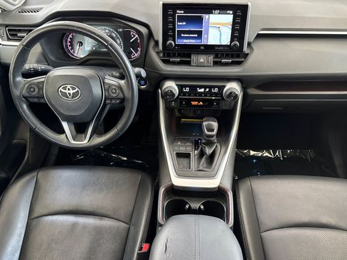 Used 2020 Toyota RAV4 Limited FWD image 17