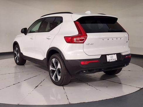 Certified 2026 Volvo XC40 B5 Plus AWD/4WD image 6