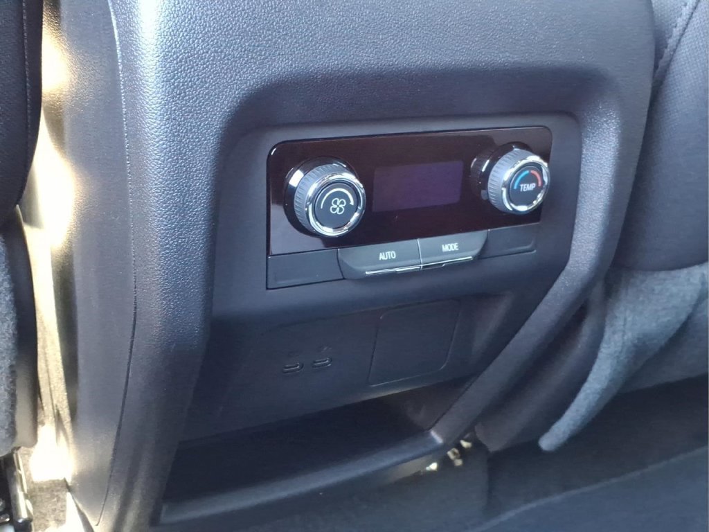 Certified 2025 Chevrolet Traverse LT FWD image 18
