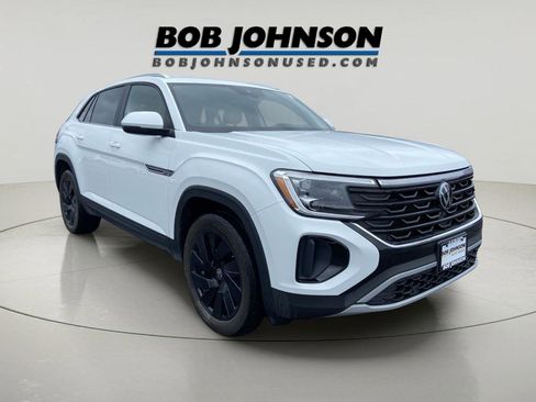 Used 2024 Volkswagen Atlas Cross Sport SE image 1